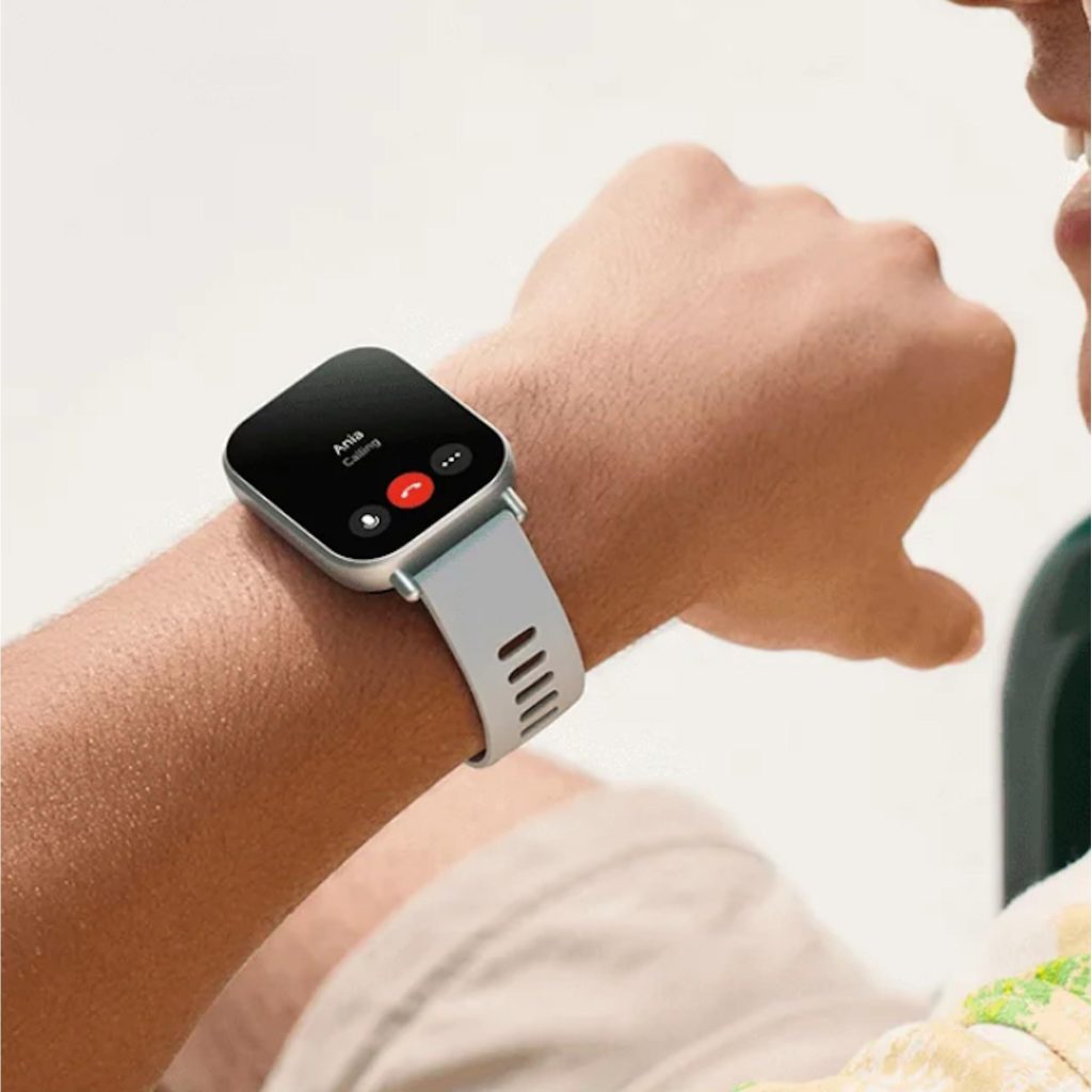 ساعت هوشمند شیائومی مدل Redmi Watch 5 Active دارای قابلیت های قابلیت مکالمه از طریق بلوتوث، قابلیت تغییر طرح ساعت یا تم بند پلاستیک